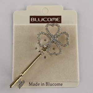 Брошь золотой  Blucome MAM7459